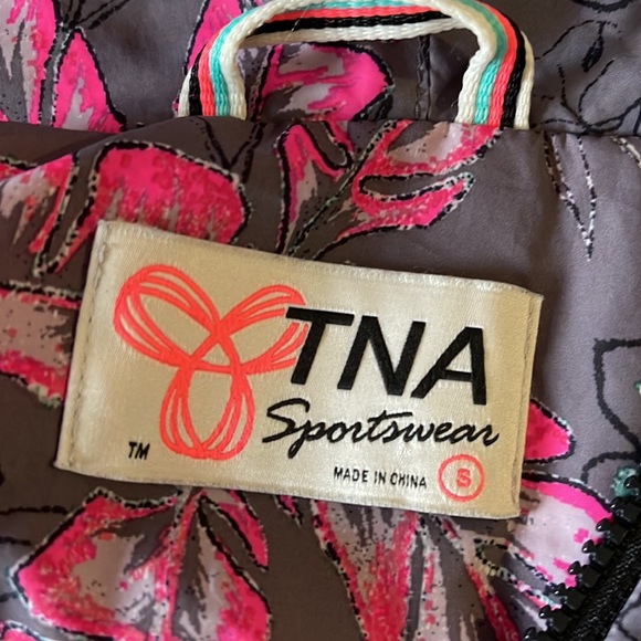TNA wind breaker - Picture 3 of 4